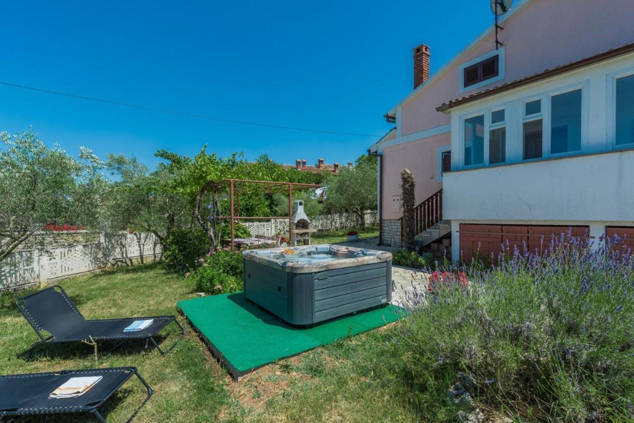 Ferienhaus Zora With Whirlpool Sveti Lovreč Pazenatički 外观 照片