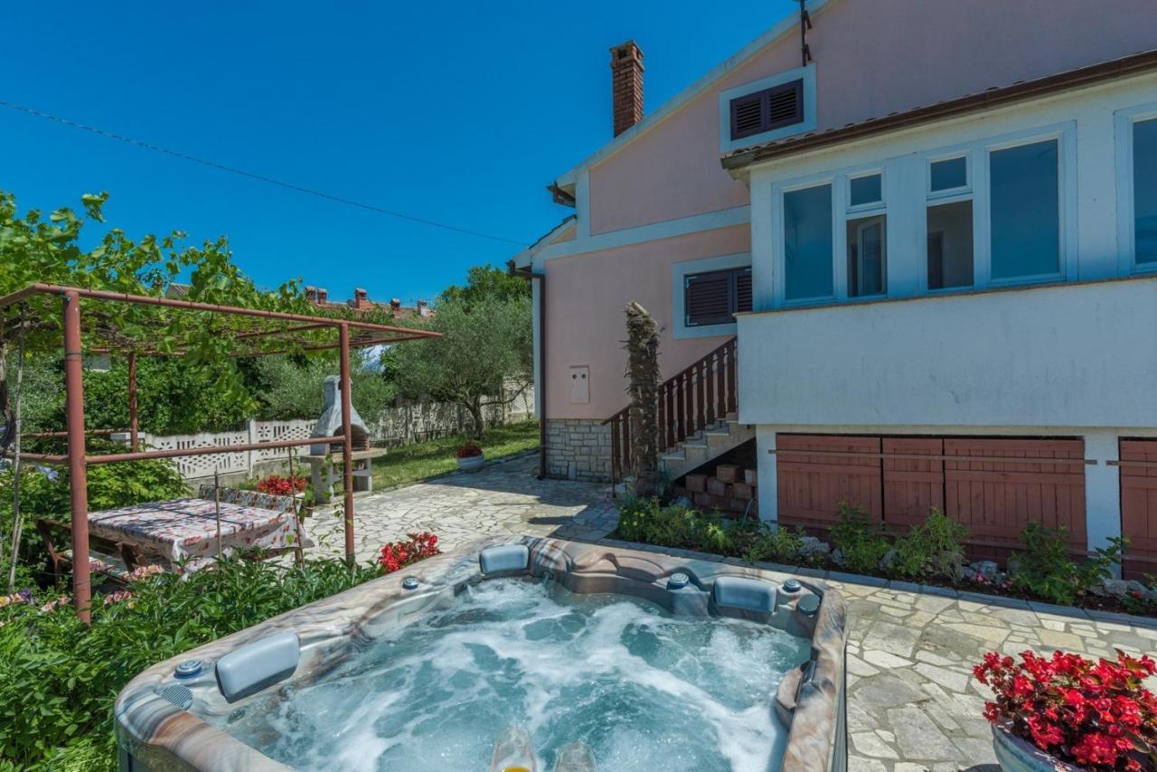 Ferienhaus Zora With Whirlpool Sveti Lovreč Pazenatički 外观 照片
