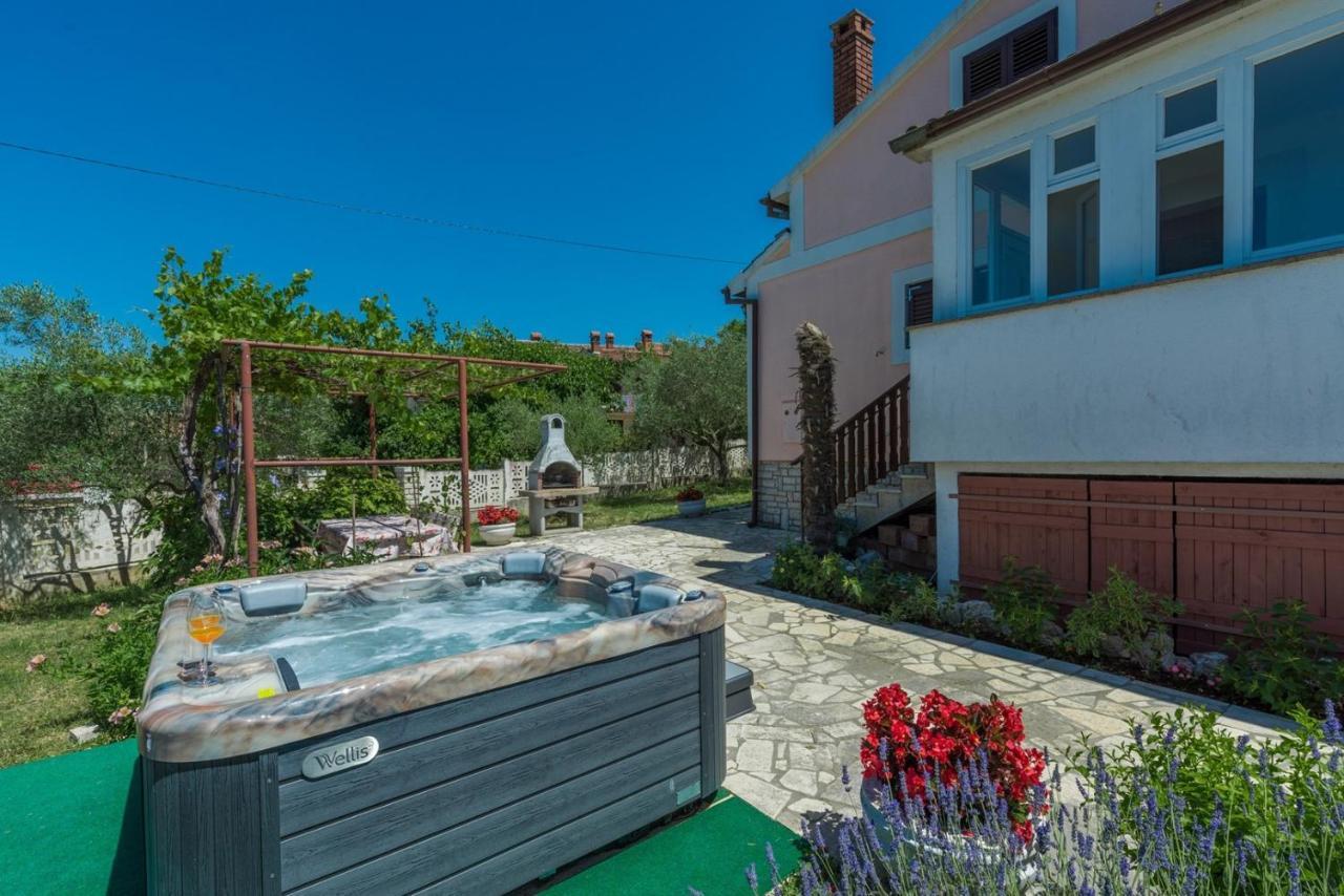 Ferienhaus Zora With Whirlpool Sveti Lovreč Pazenatički 外观 照片